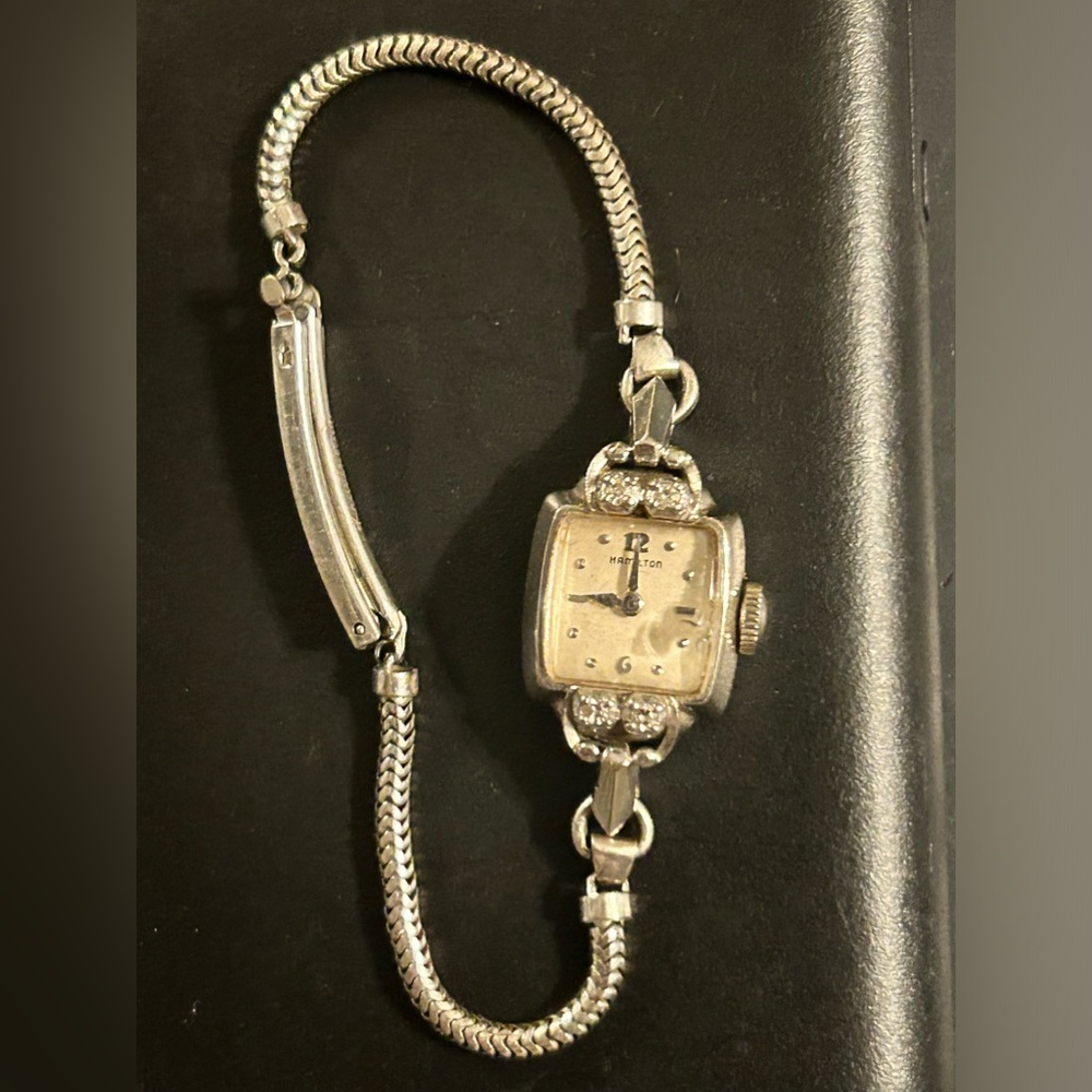 Vintage Hamilton watch. Diamonds on the band. Small scratch on face great shape - Picture 2 of 5